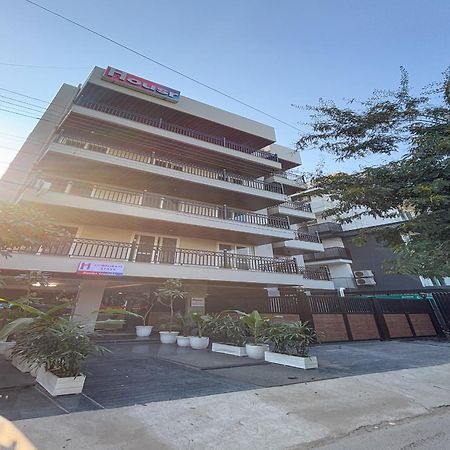 Hotel Housr Sector 45 Gurgaon Near Artemis Hospital Exterior foto