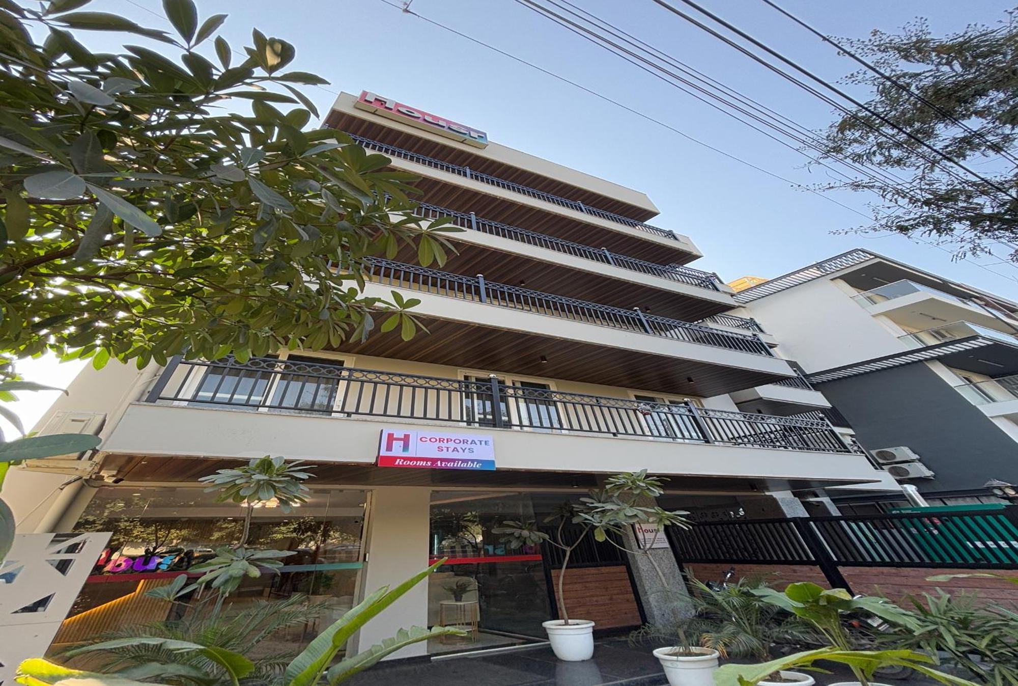 Hotel Housr Sector 45 Gurgaon Near Artemis Hospital Exterior foto