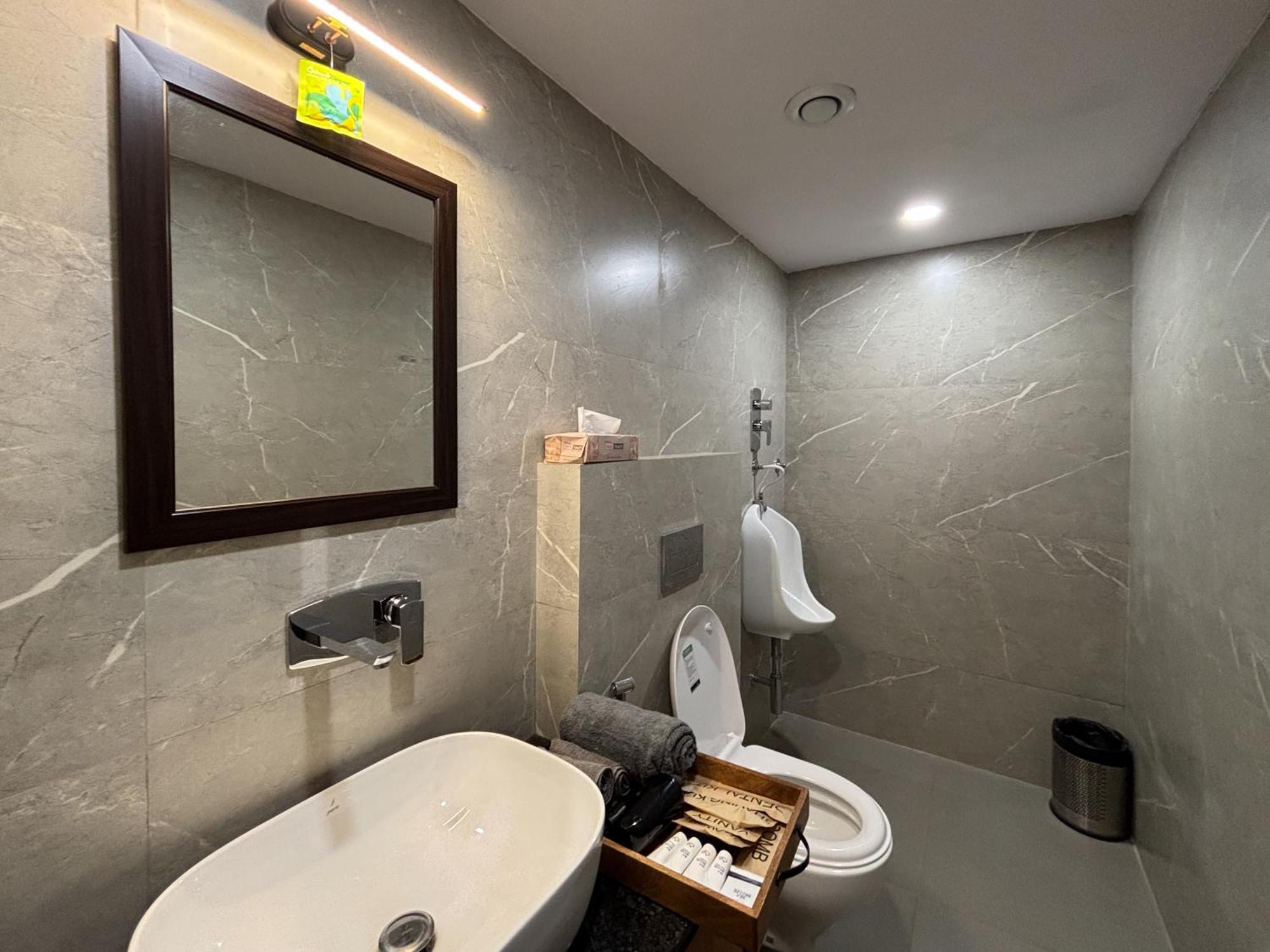 Hotel Housr Sector 45 Gurgaon Near Artemis Hospital Exterior foto